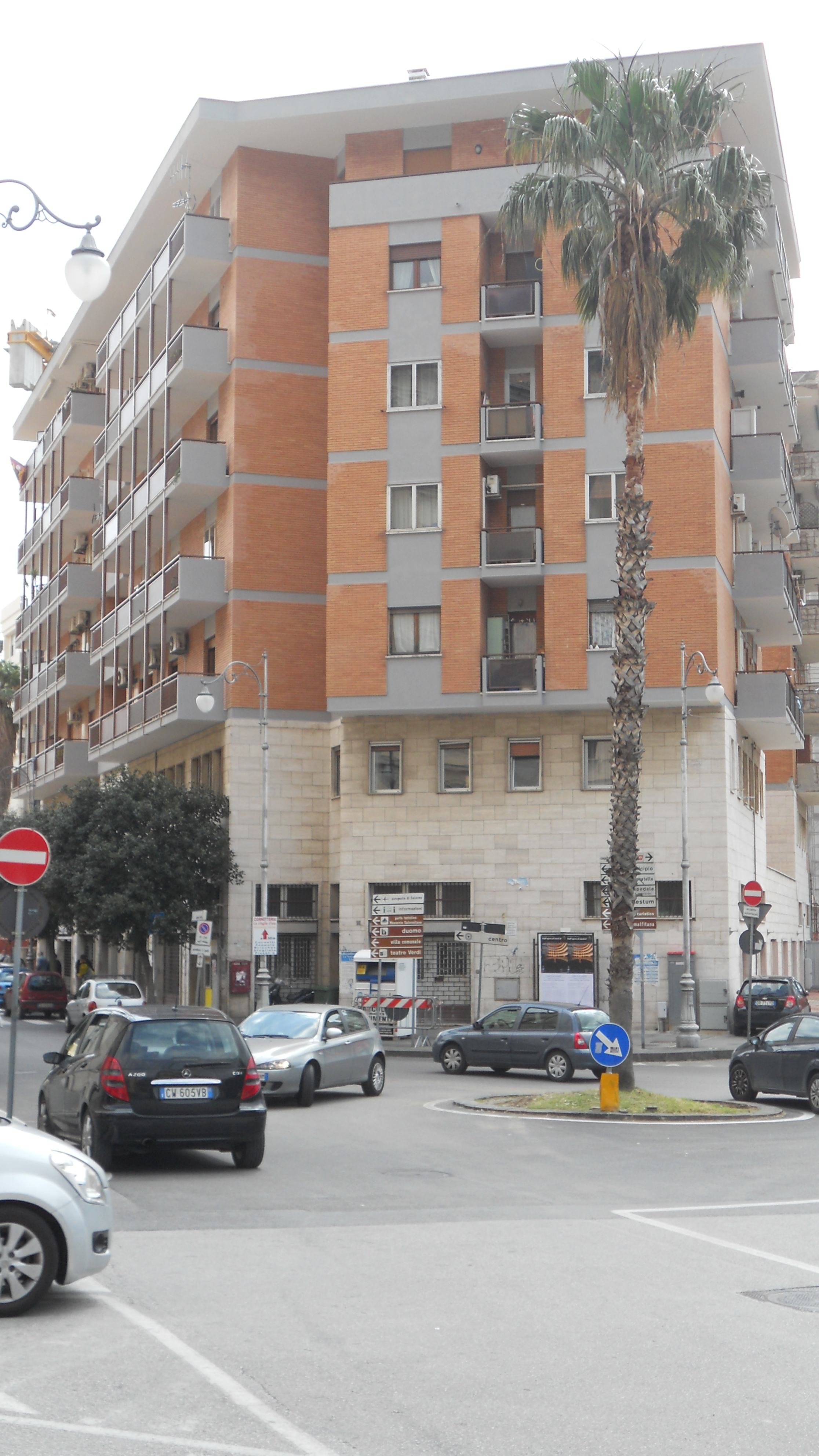 System.Collections.Generic.List`1[BluePillow.Application.SearchEngine.Dto.PhotoDto]?.ElementAt(3)?.Caption