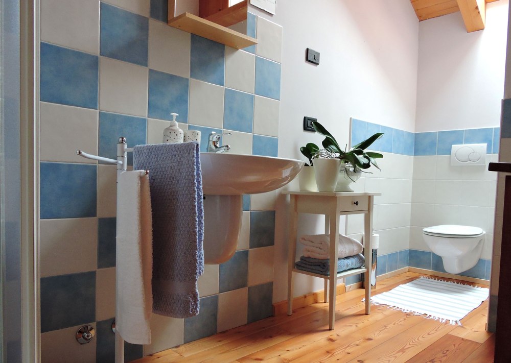 System.Collections.Generic.List`1[BluePillow.Application.SearchEngine.Dto.PhotoDto]?.ElementAt(3)?.Caption