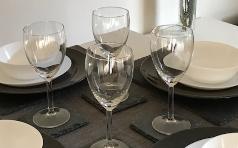 System.Collections.Generic.List`1[BluePillow.Application.SearchEngine.Dto.PhotoDto]?.ElementAt(2)?.Caption