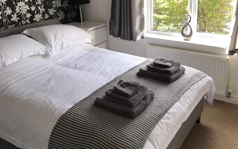 System.Collections.Generic.List`1[BluePillow.Application.SearchEngine.Dto.PhotoDto]?.ElementAt(0)?.Caption