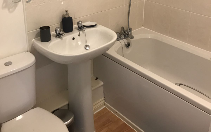 System.Collections.Generic.List`1[BluePillow.Application.SearchEngine.Dto.PhotoDto]?.ElementAt(3)?.Caption