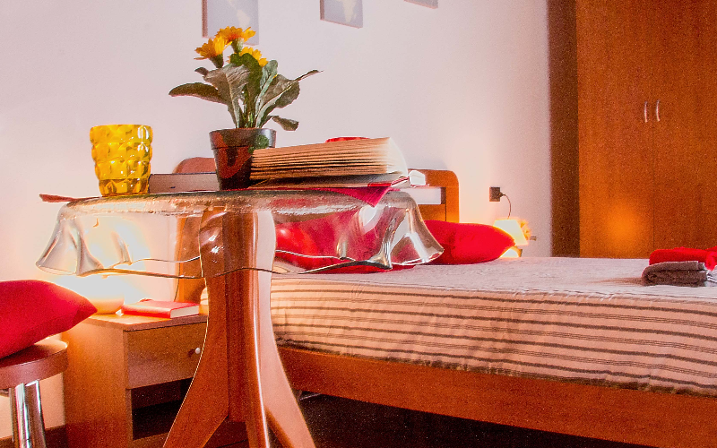 System.Collections.Generic.List`1[BluePillow.Application.SearchEngine.Dto.PhotoDto]?.ElementAt(1)?.Caption