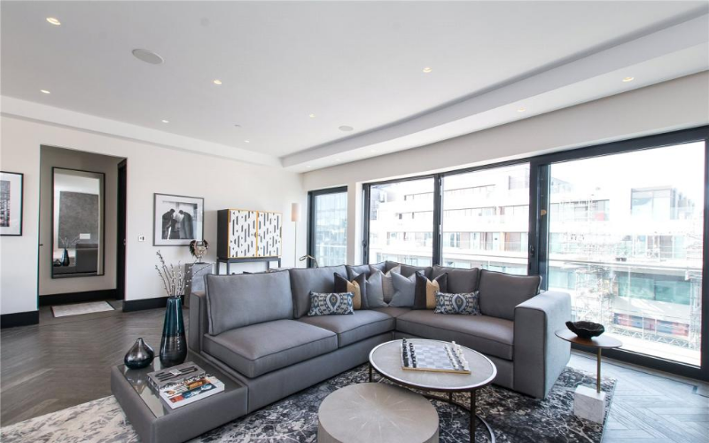 System.Collections.Generic.List`1[BluePillow.Application.SearchEngine.Dto.PhotoDto]?.ElementAt(2)?.Caption