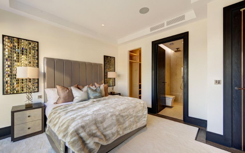 System.Collections.Generic.List`1[BluePillow.Application.SearchEngine.Dto.PhotoDto]?.ElementAt(0)?.Caption