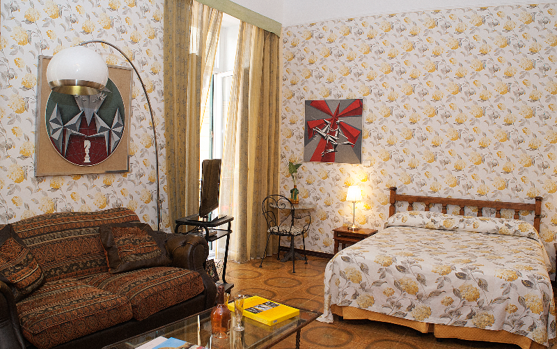 System.Collections.Generic.List`1[BluePillow.Application.SearchEngine.Dto.PhotoDto]?.ElementAt(2)?.Caption