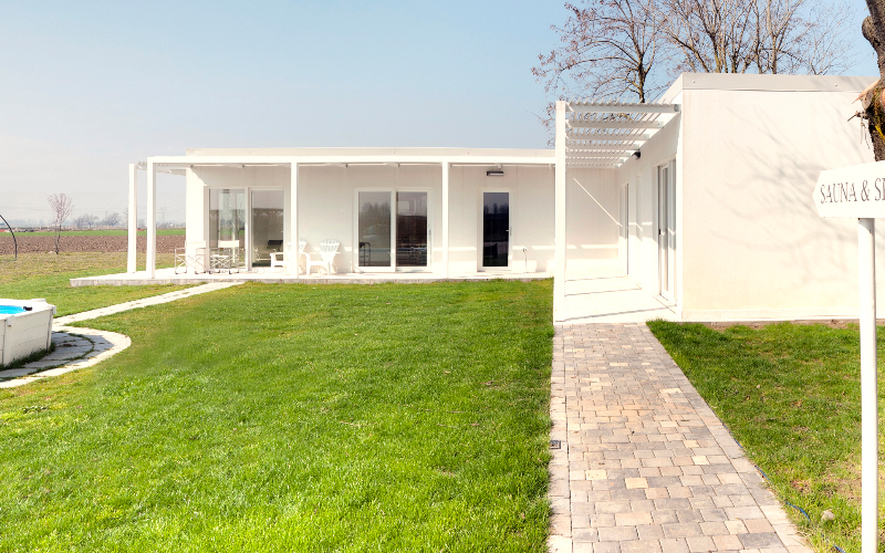 System.Collections.Generic.List`1[BluePillow.Application.SearchEngine.Dto.PhotoDto]?.ElementAt(1)?.Caption