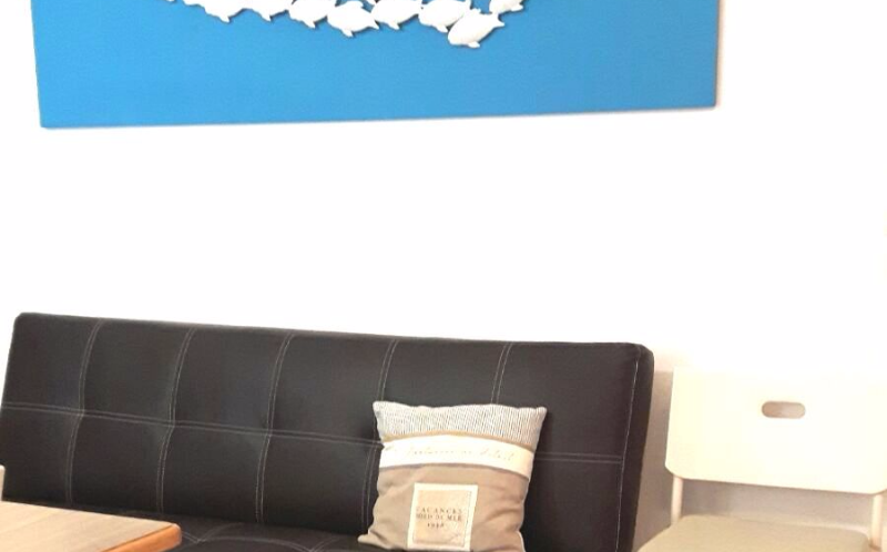 System.Collections.Generic.List`1[BluePillow.Application.SearchEngine.Dto.PhotoDto]?.ElementAt(1)?.Caption