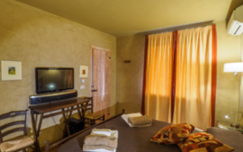 System.Collections.Generic.List`1[BluePillow.Application.SearchEngine.Dto.PhotoDto]?.ElementAt(3)?.Caption