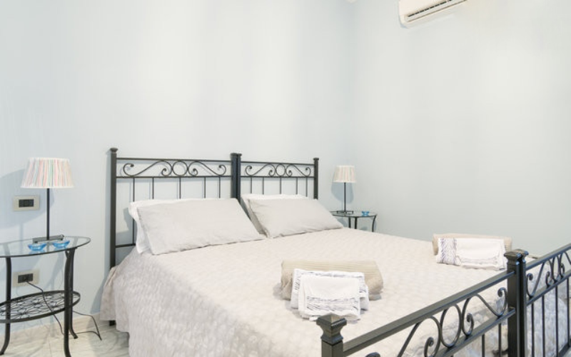 System.Collections.Generic.List`1[BluePillow.Application.SearchEngine.Dto.PhotoDto]?.ElementAt(0)?.Caption