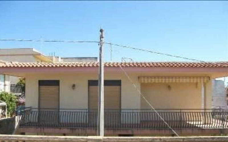 System.Collections.Generic.List`1[BluePillow.Application.SearchEngine.Dto.PhotoDto]?.ElementAt(1)?.Caption