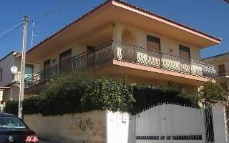 System.Collections.Generic.List`1[BluePillow.Application.SearchEngine.Dto.PhotoDto]?.ElementAt(0)?.Caption