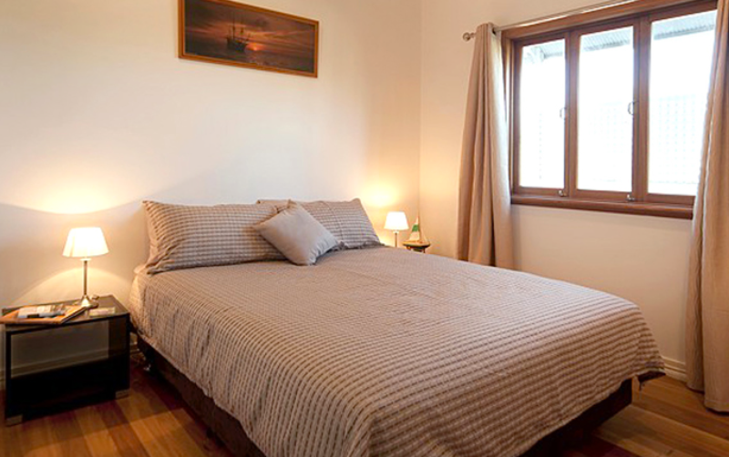 System.Collections.Generic.List`1[BluePillow.Application.SearchEngine.Dto.PhotoDto]?.ElementAt(3)?.Caption