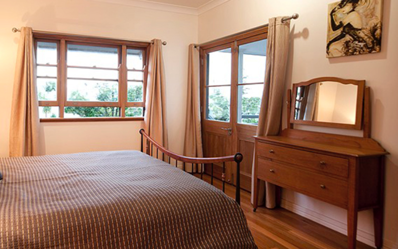 System.Collections.Generic.List`1[BluePillow.Application.SearchEngine.Dto.PhotoDto]?.ElementAt(2)?.Caption