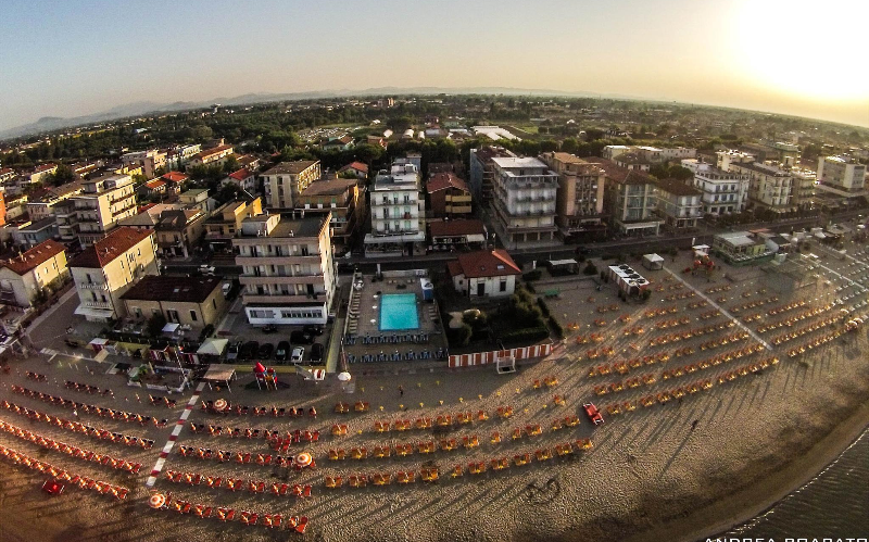 System.Collections.Generic.List`1[BluePillow.Application.SearchEngine.Dto.PhotoDto]?.ElementAt(2)?.Caption