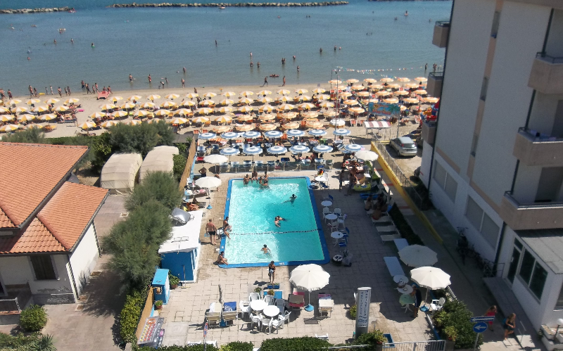 System.Collections.Generic.List`1[BluePillow.Application.SearchEngine.Dto.PhotoDto]?.ElementAt(0)?.Caption