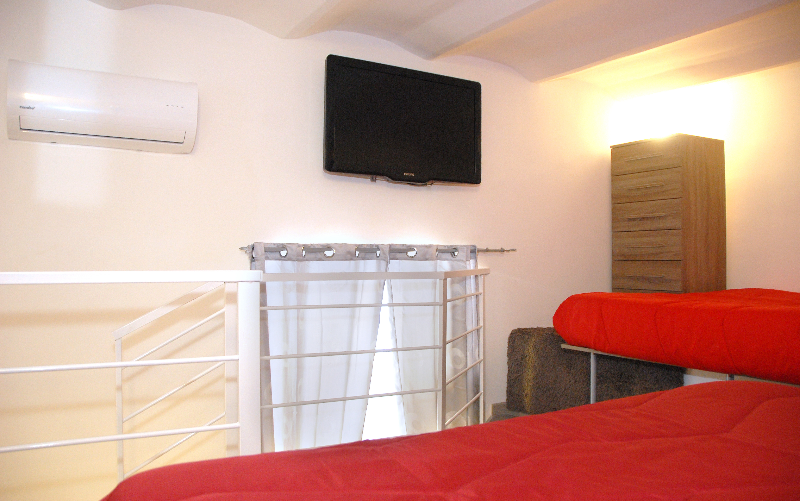 System.Collections.Generic.List`1[BluePillow.Application.SearchEngine.Dto.PhotoDto]?.ElementAt(1)?.Caption