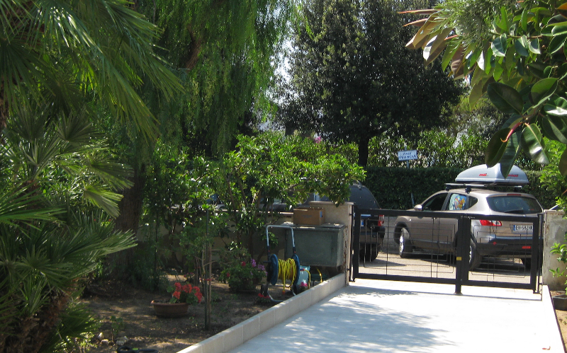 System.Collections.Generic.List`1[BluePillow.Application.SearchEngine.Dto.PhotoDto]?.ElementAt(0)?.Caption