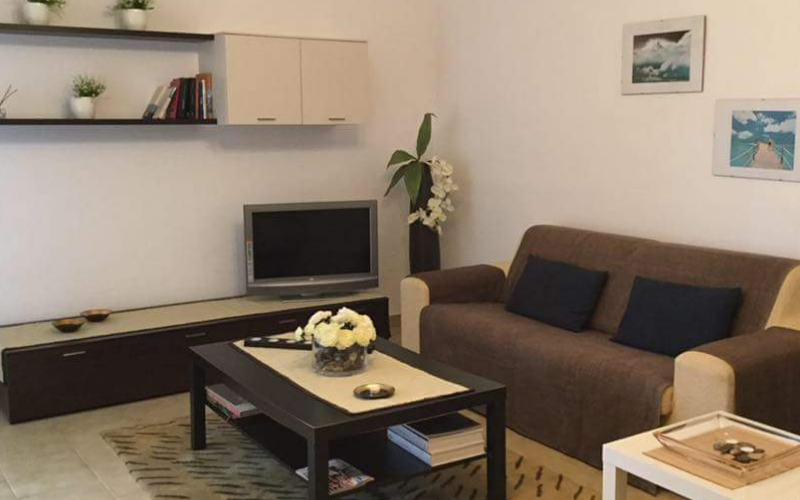 System.Collections.Generic.List`1[BluePillow.Application.SearchEngine.Dto.PhotoDto]?.ElementAt(0)?.Caption