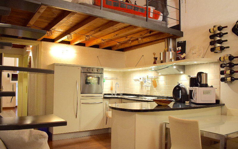 System.Collections.Generic.List`1[BluePillow.Application.SearchEngine.Dto.PhotoDto]?.ElementAt(0)?.Caption