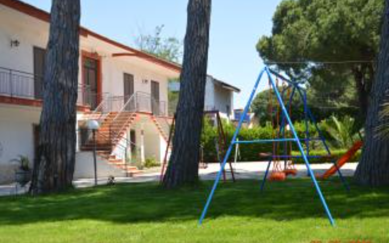 System.Collections.Generic.List`1[BluePillow.Application.SearchEngine.Dto.PhotoDto]?.ElementAt(0)?.Caption