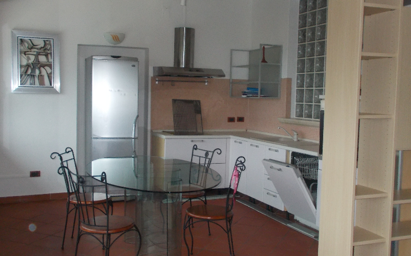 System.Collections.Generic.List`1[BluePillow.Application.SearchEngine.Dto.PhotoDto]?.ElementAt(3)?.Caption