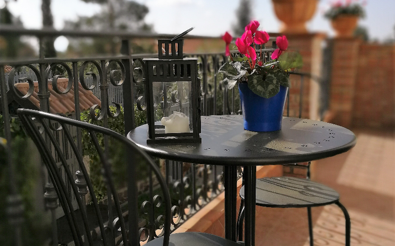 System.Collections.Generic.List`1[BluePillow.Application.SearchEngine.Dto.PhotoDto]?.ElementAt(2)?.Caption