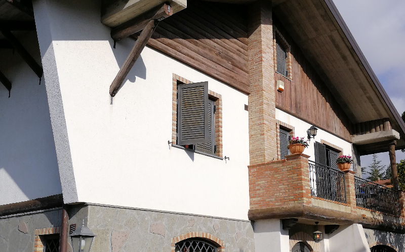 System.Collections.Generic.List`1[BluePillow.Application.SearchEngine.Dto.PhotoDto]?.ElementAt(0)?.Caption