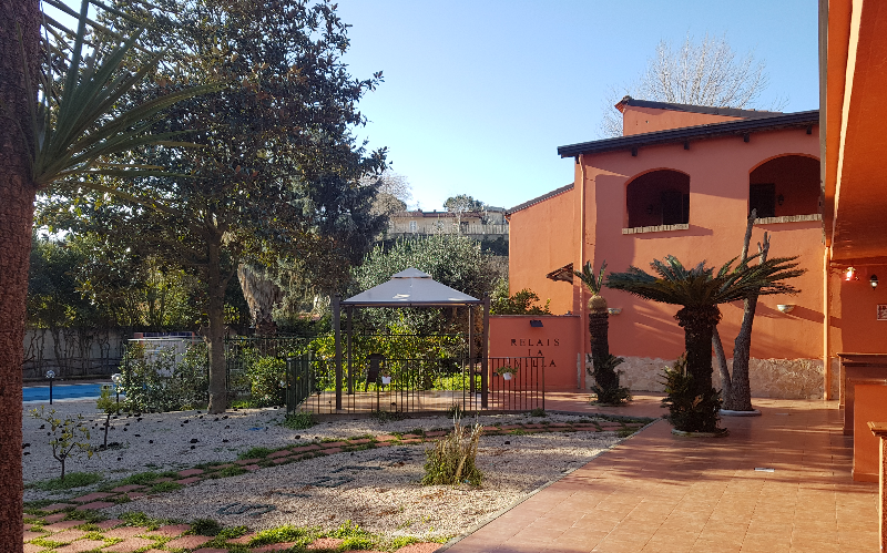 System.Collections.Generic.List`1[BluePillow.Application.SearchEngine.Dto.PhotoDto]?.ElementAt(1)?.Caption