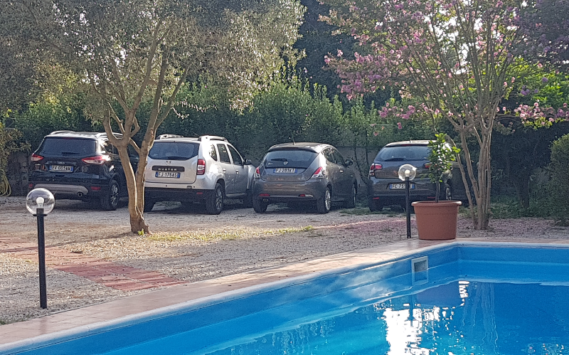 System.Collections.Generic.List`1[BluePillow.Application.SearchEngine.Dto.PhotoDto]?.ElementAt(3)?.Caption