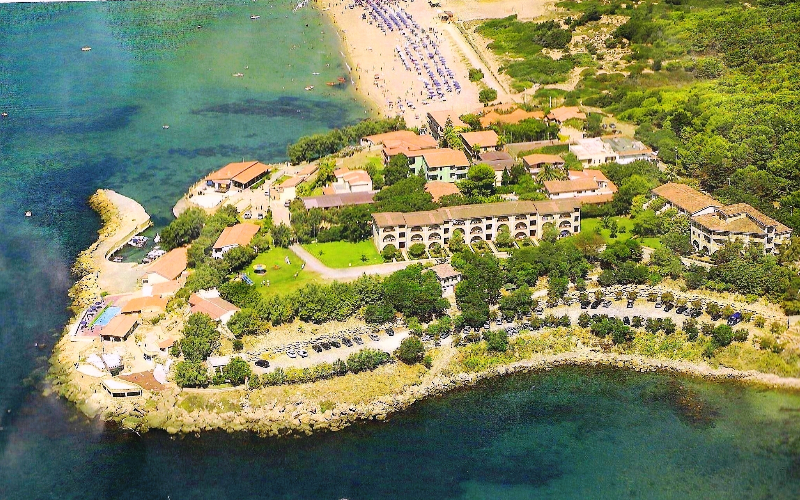 System.Collections.Generic.List`1[BluePillow.Application.SearchEngine.Dto.PhotoDto]?.ElementAt(0)?.Caption