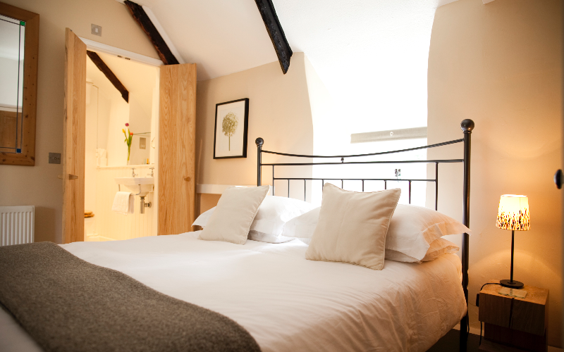 System.Collections.Generic.List`1[BluePillow.Application.SearchEngine.Dto.PhotoDto]?.ElementAt(2)?.Caption