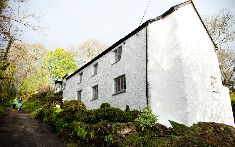 System.Collections.Generic.List`1[BluePillow.Application.SearchEngine.Dto.PhotoDto]?.ElementAt(1)?.Caption