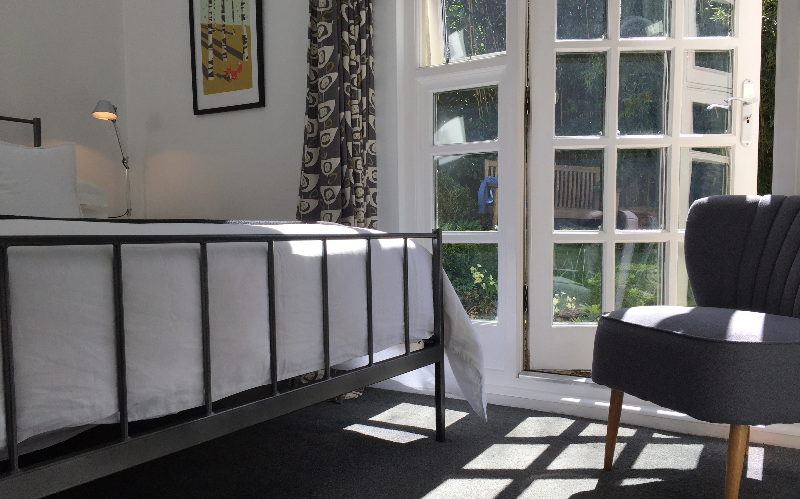 System.Collections.Generic.List`1[BluePillow.Application.SearchEngine.Dto.PhotoDto]?.ElementAt(3)?.Caption