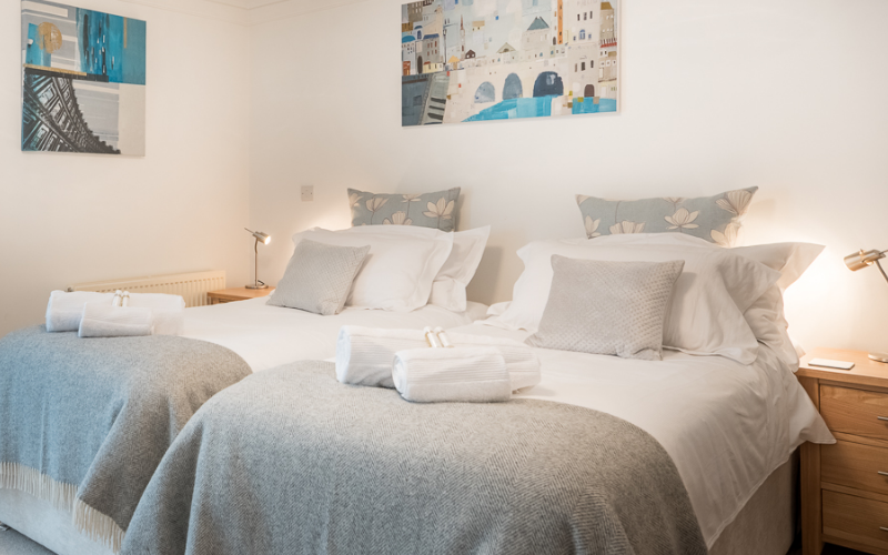 System.Collections.Generic.List`1[BluePillow.Application.SearchEngine.Dto.PhotoDto]?.ElementAt(1)?.Caption