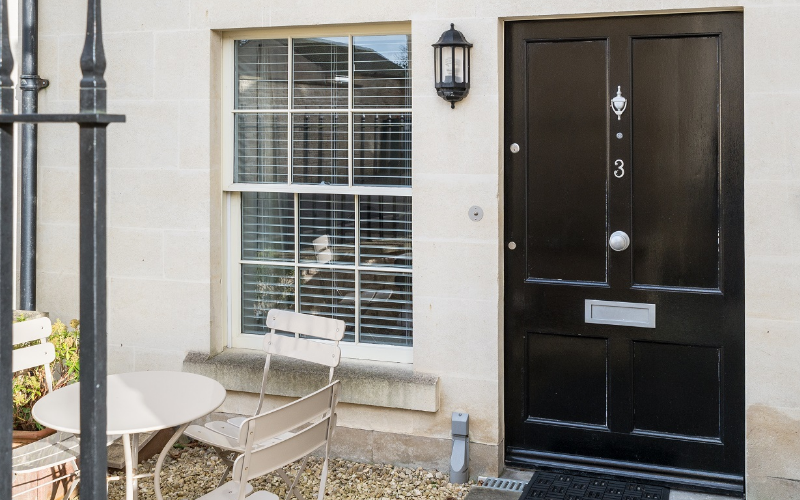 System.Collections.Generic.List`1[BluePillow.Application.SearchEngine.Dto.PhotoDto]?.ElementAt(2)?.Caption