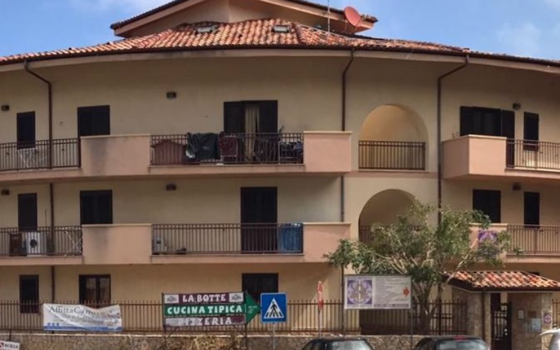 System.Collections.Generic.List`1[BluePillow.Application.SearchEngine.Dto.PhotoDto]?.ElementAt(1)?.Caption