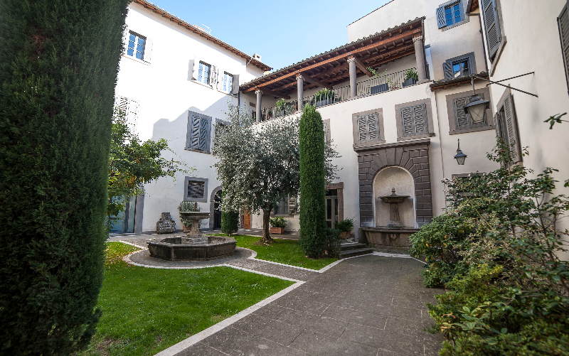 System.Collections.Generic.List`1[BluePillow.Application.SearchEngine.Dto.PhotoDto]?.ElementAt(1)?.Caption