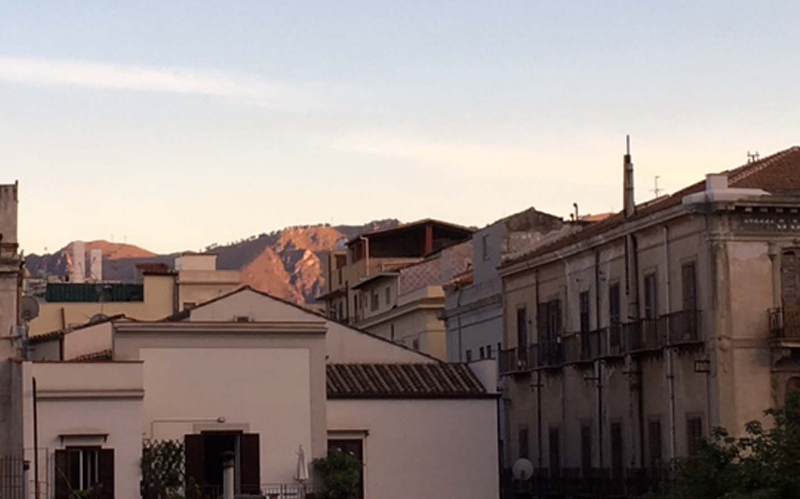 System.Collections.Generic.List`1[BluePillow.Application.SearchEngine.Dto.PhotoDto]?.ElementAt(2)?.Caption