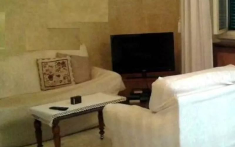 System.Collections.Generic.List`1[BluePillow.Application.SearchEngine.Dto.PhotoDto]?.ElementAt(0)?.Caption