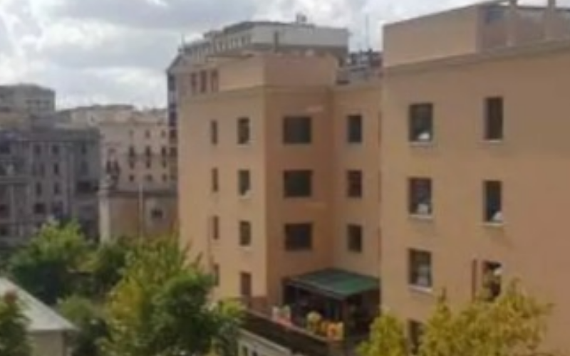 System.Collections.Generic.List`1[BluePillow.Application.SearchEngine.Dto.PhotoDto]?.ElementAt(1)?.Caption