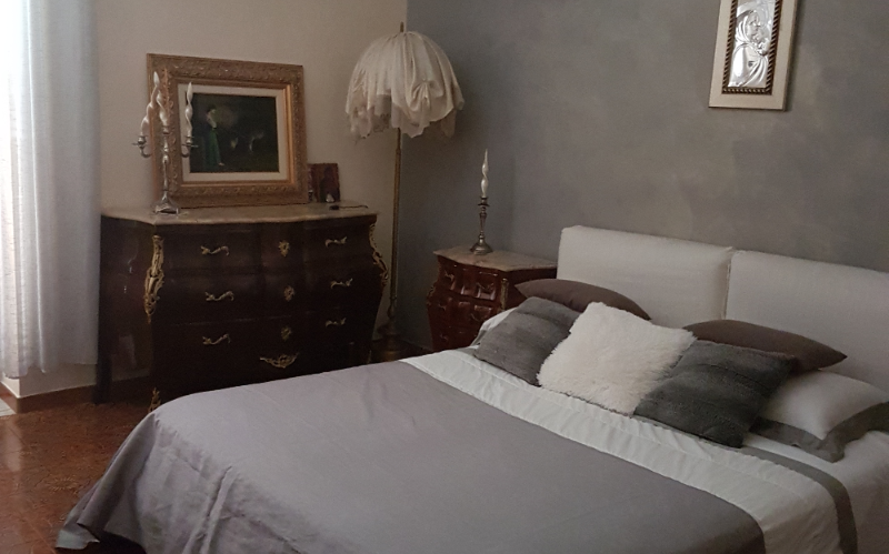 System.Collections.Generic.List`1[BluePillow.Application.SearchEngine.Dto.PhotoDto]?.ElementAt(1)?.Caption