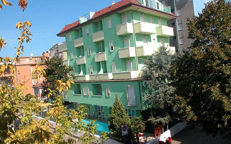 System.Collections.Generic.List`1[BluePillow.Application.SearchEngine.Dto.PhotoDto]?.ElementAt(0)?.Caption