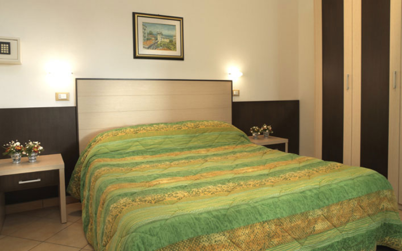 System.Collections.Generic.List`1[BluePillow.Application.SearchEngine.Dto.PhotoDto]?.ElementAt(1)?.Caption