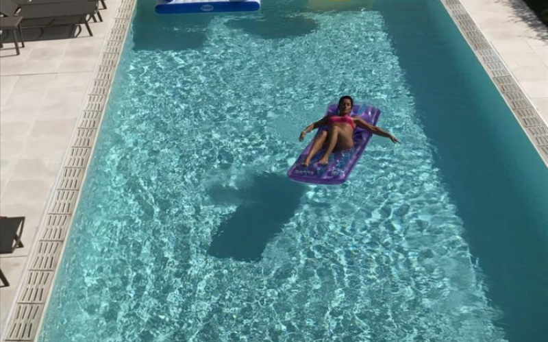 System.Collections.Generic.List`1[BluePillow.Application.SearchEngine.Dto.PhotoDto]?.ElementAt(1)?.Caption