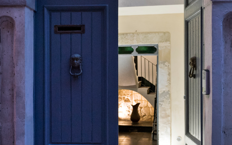 System.Collections.Generic.List`1[BluePillow.Application.SearchEngine.Dto.PhotoDto]?.ElementAt(1)?.Caption