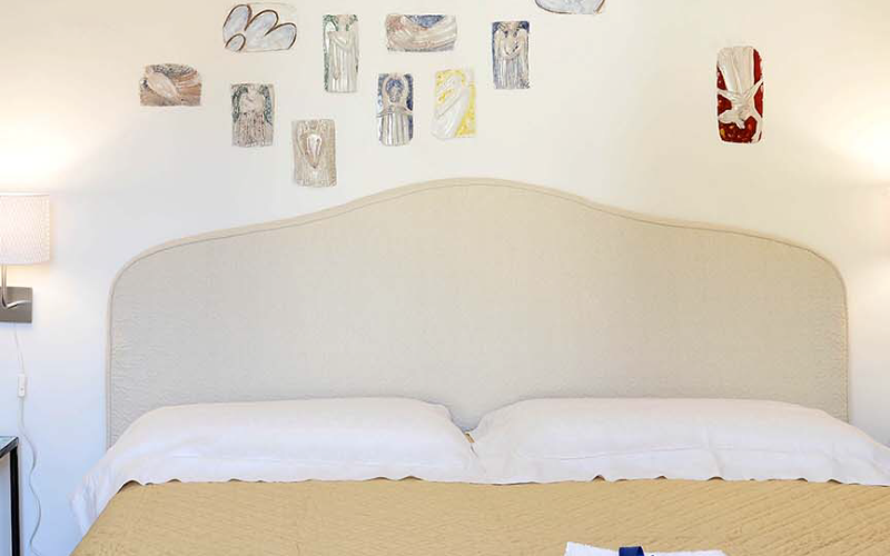 System.Collections.Generic.List`1[BluePillow.Application.SearchEngine.Dto.PhotoDto]?.ElementAt(2)?.Caption