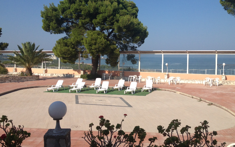 System.Collections.Generic.List`1[BluePillow.Application.SearchEngine.Dto.PhotoDto]?.ElementAt(2)?.Caption