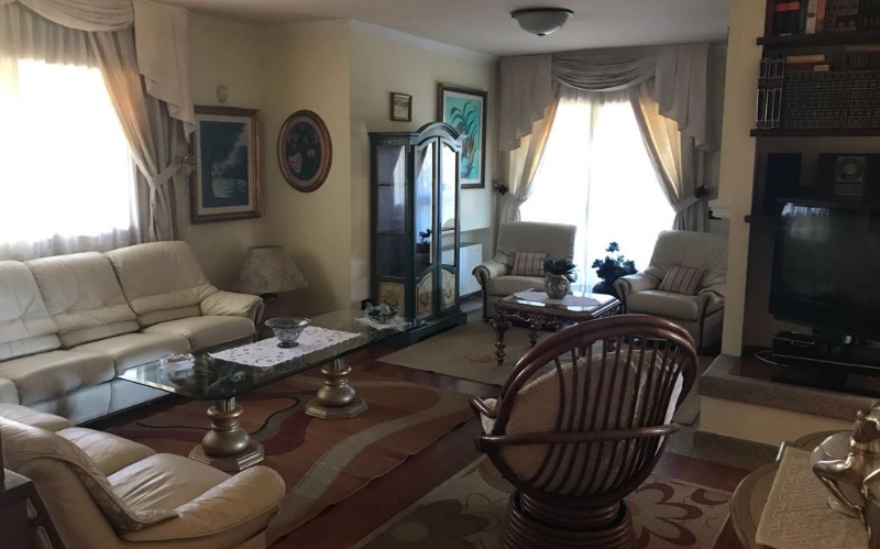 System.Collections.Generic.List`1[BluePillow.Application.SearchEngine.Dto.PhotoDto]?.ElementAt(3)?.Caption