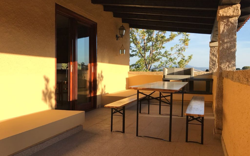 System.Collections.Generic.List`1[BluePillow.Application.SearchEngine.Dto.PhotoDto]?.ElementAt(2)?.Caption