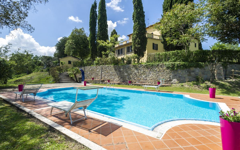 System.Collections.Generic.List`1[BluePillow.Application.SearchEngine.Dto.PhotoDto]?.ElementAt(0)?.Caption